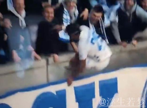 球员庆祝跳广告牌跌入深坑：纳粹时期遗留的地下设施显现