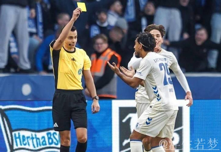 球员庆祝跳广告牌跌入深坑：纳粹时期遗留的地下设施显现